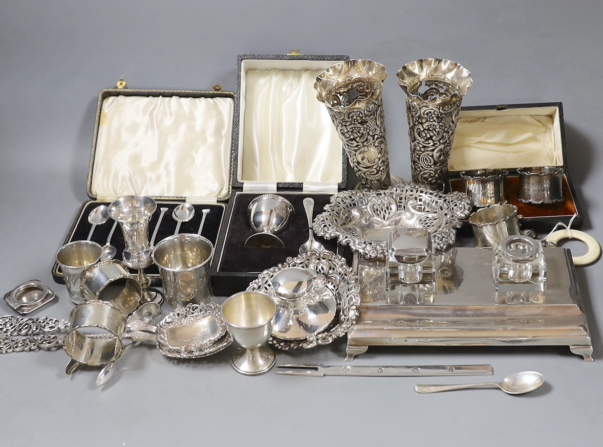 Assorted silver items including an Edwardian inkstand, Birmingham, 1902, 20.5cm, two silver bonbon dishes, cased teaspoons, cased christening duo, cased napkin rings, pair of pierced silver serving spoons, three napkin r
